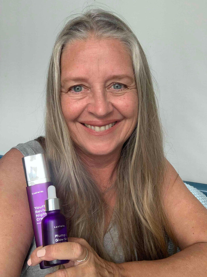 Lustelle customer holding the Plump and Glow Serum